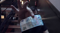 Money Switch by Mickael Chatelain - Trick
