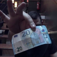 Money Switch by Mickael Chatelain - Trick
