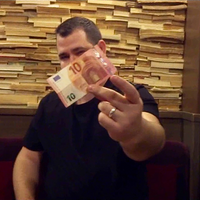 Money Switch by Mickael Chatelain - Trick
