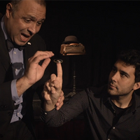 Aperture (Gimmick and Online Instructions) by Eric Jones and Tango Magic - Trick V0021