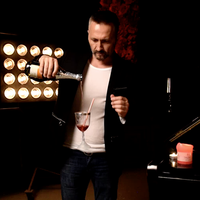 REAL AIRBORNE 2.0 by Victor Voitko (Gimmick and Online Instructions) - Trick