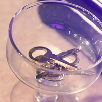 BDM Hands Off - The Perfect Chest (Gimmick and Online Instructions) by Bazar de Magia - Trick