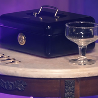 BDM Hands Off - The Perfect Chest (Gimmick and Online Instructions) by Bazar de Magia - Trick