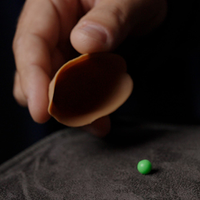 THE GAMBLER / THREE SHELL GAME (Gimmicks and Instructions) by Apprentice Magic  - Trick