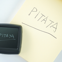 Palm Peeker (Gimmicks and Online Instructions) by PITATA MAGIC - Trick