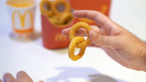 Linking Onion Rings by Julio Montoro